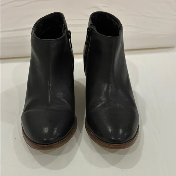 Black leather Ankle Boots with Minimalist Design sz 5 - Picture 3 of 15